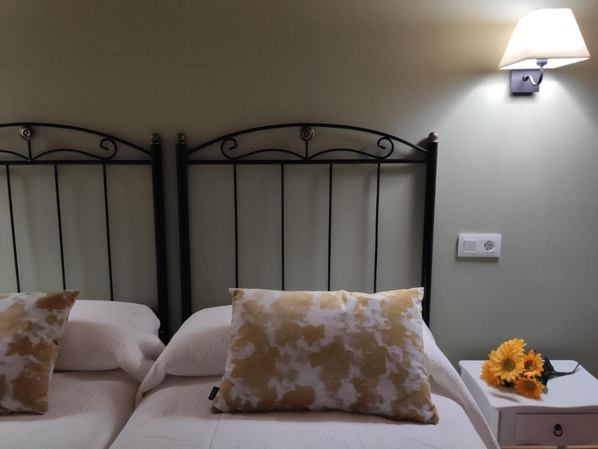 Casa Rural Sierra Del Solorio Iruecha ภายนอก รูปภาพ